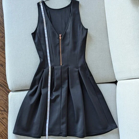 Plunging Neckline LBD, Size 38 - Picture 7 of 7